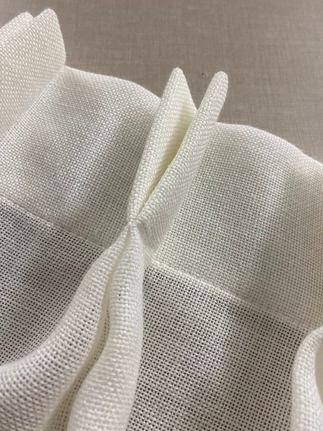 Confección de cortinas de pinza doble a medida para salones en Madrid