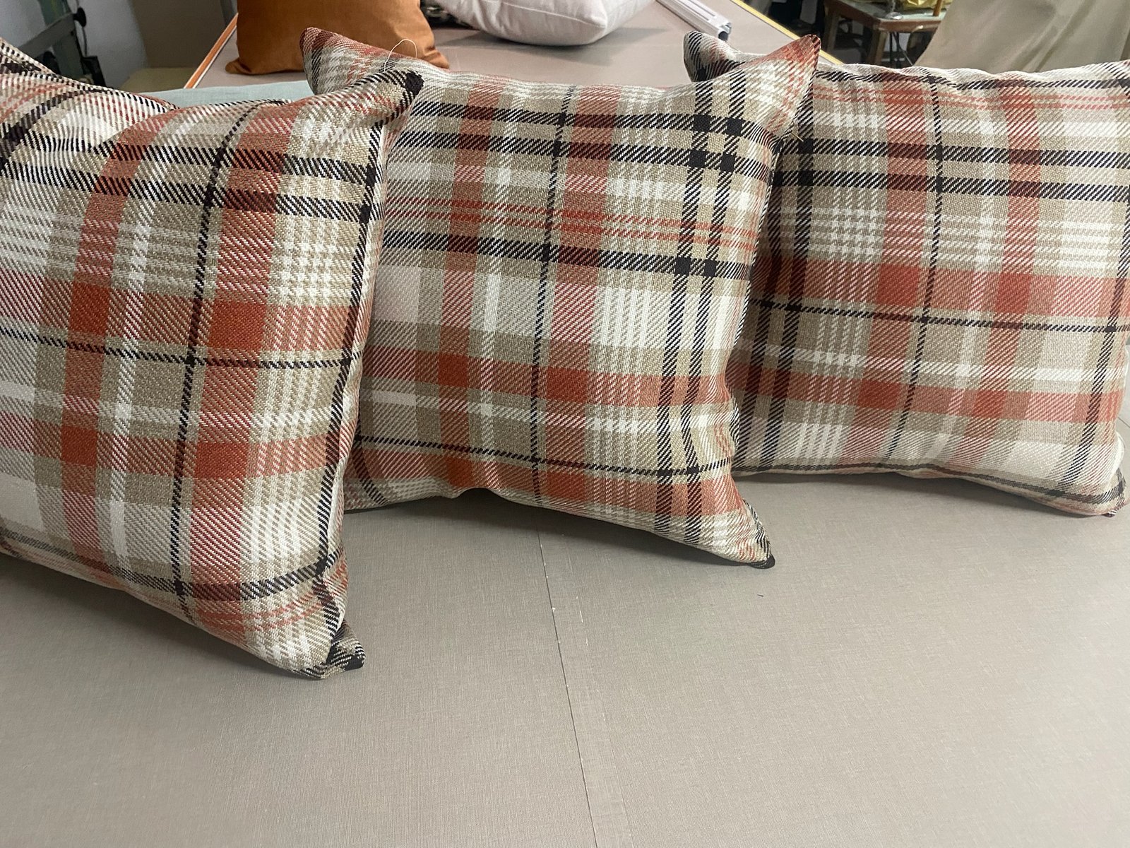 Cojines a cuadros a medida en Madrid